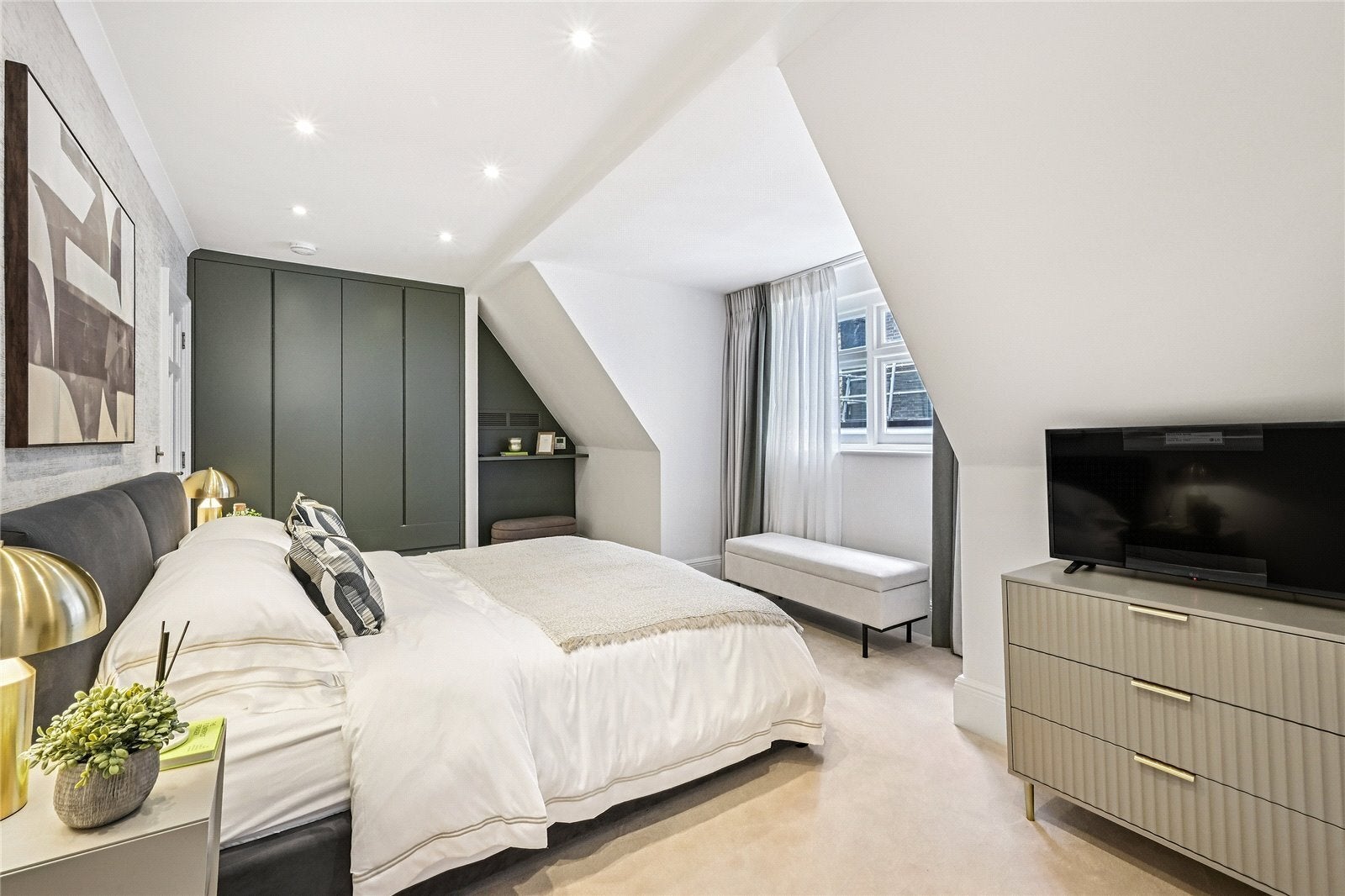 Flat Stratton Street in City of Westminster