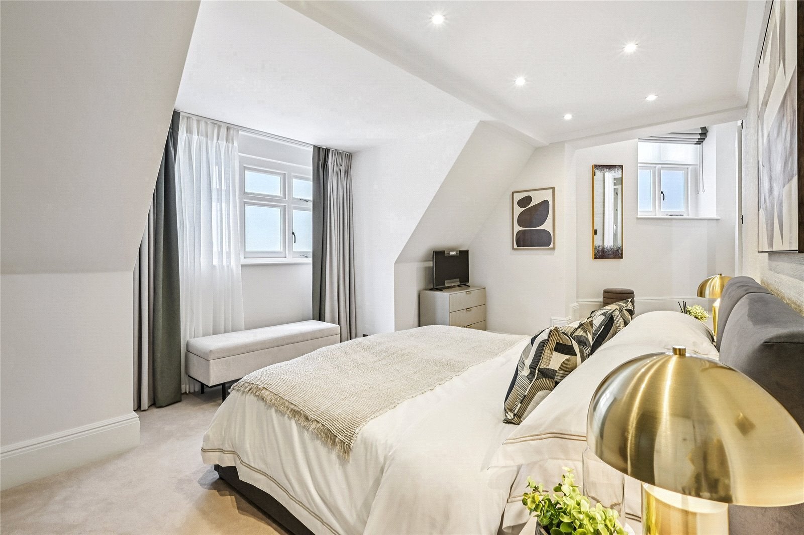Flat Stratton Street in City of Westminster
