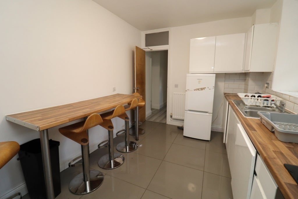 Room Globe Road in Greater London