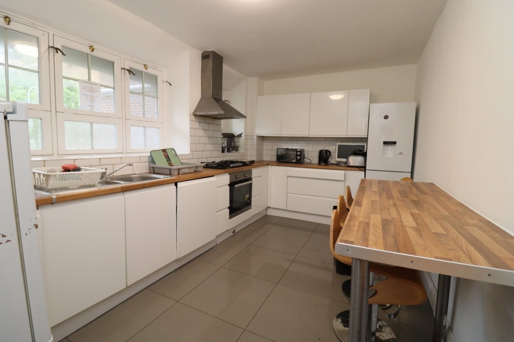 Room Globe Road in Greater London