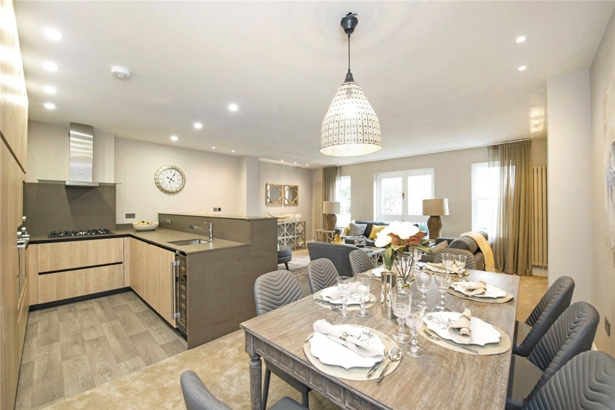 Flat Lyndhurst Road in Greater London