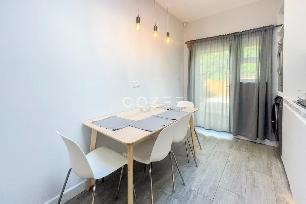 Room Downhills Way in Greater London