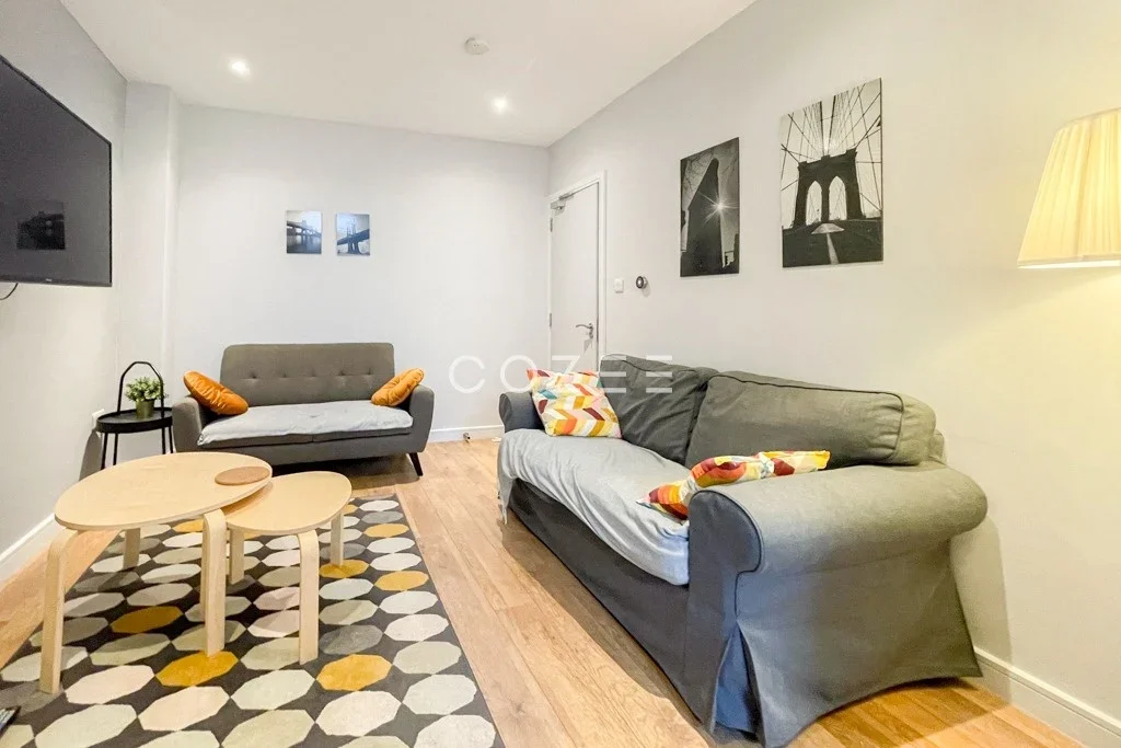 Room Downhills Way in Greater London