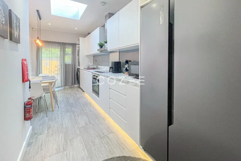 Room Downhills Way in Greater London
