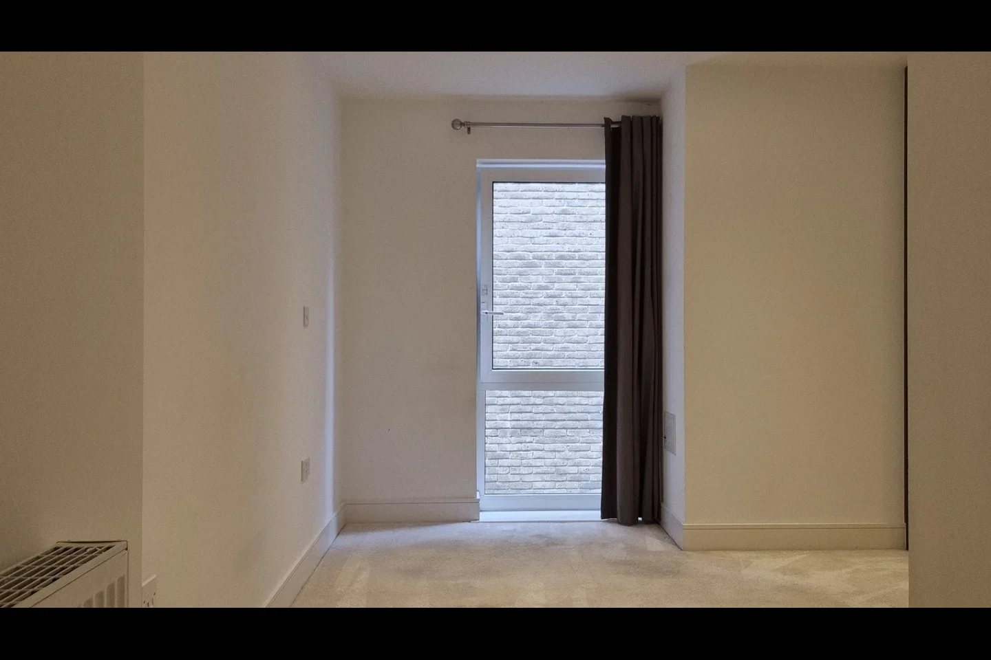 Flat Hartfield Road in Greater London