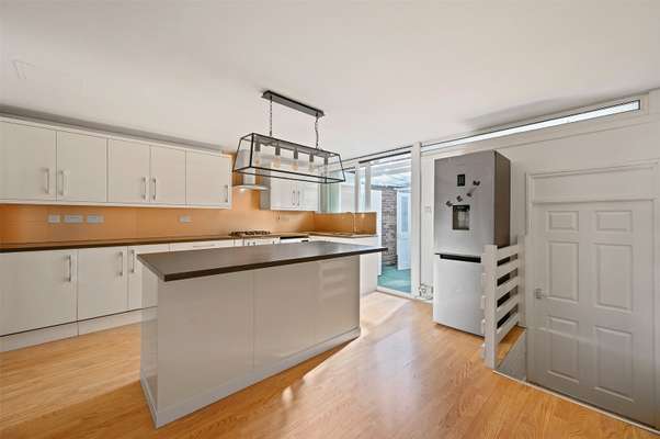 House Leaf Close in Greater London