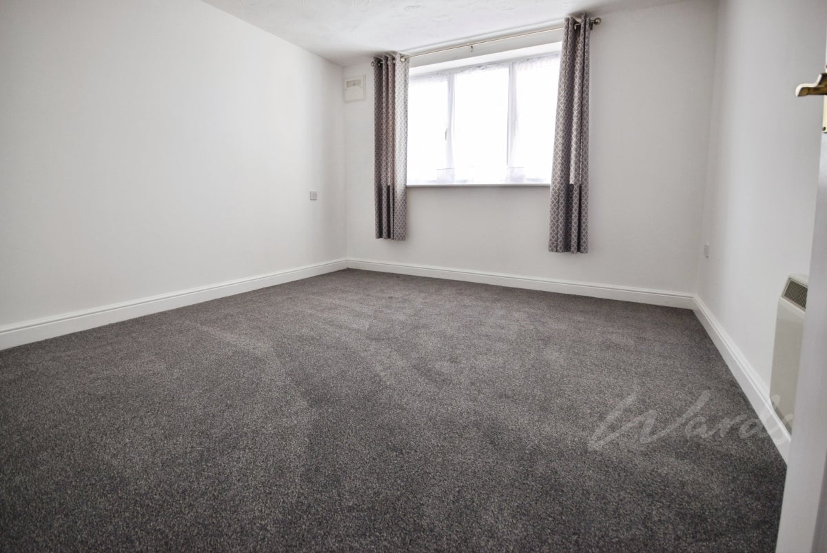 Flat Windsor Road in Gillingham