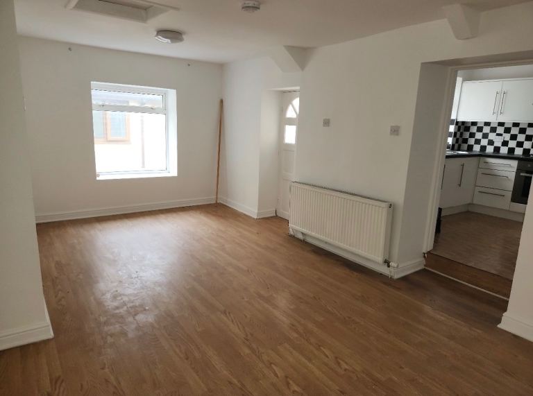 Flat Cardiff Road in Nantgarw