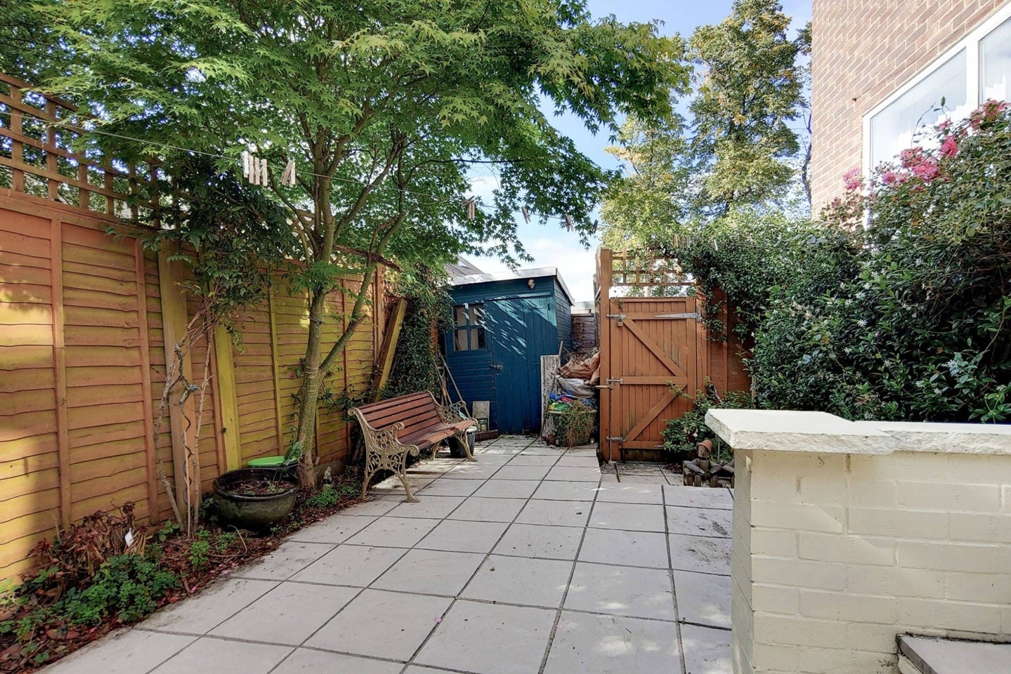 Flat Dorchester Close in Greater London