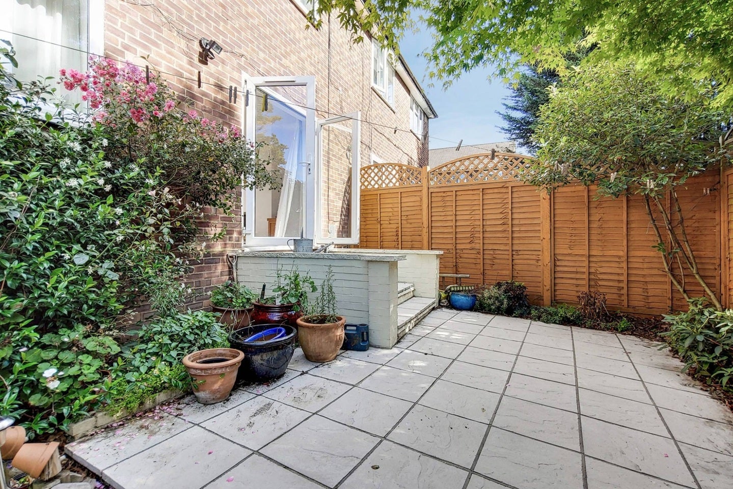 Flat Dorchester Close in Greater London