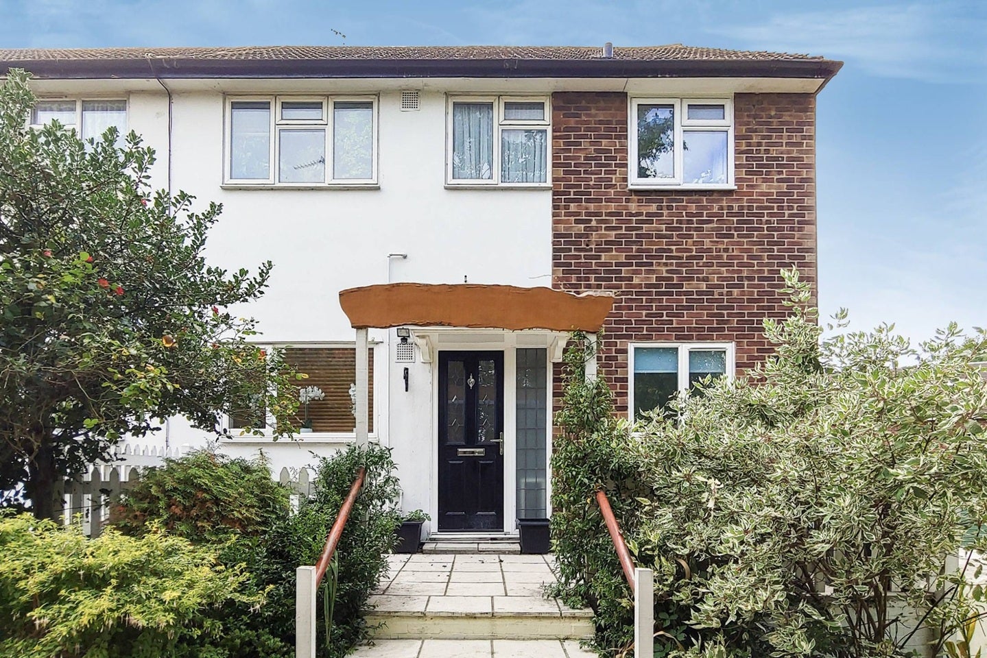 Flat Dorchester Close in Greater London
