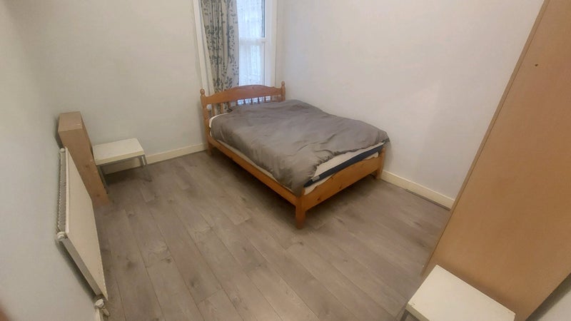 Room Lindley Road in Greater London