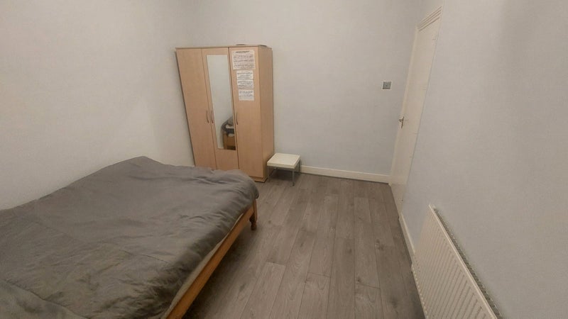 Room Lindley Road in Greater London