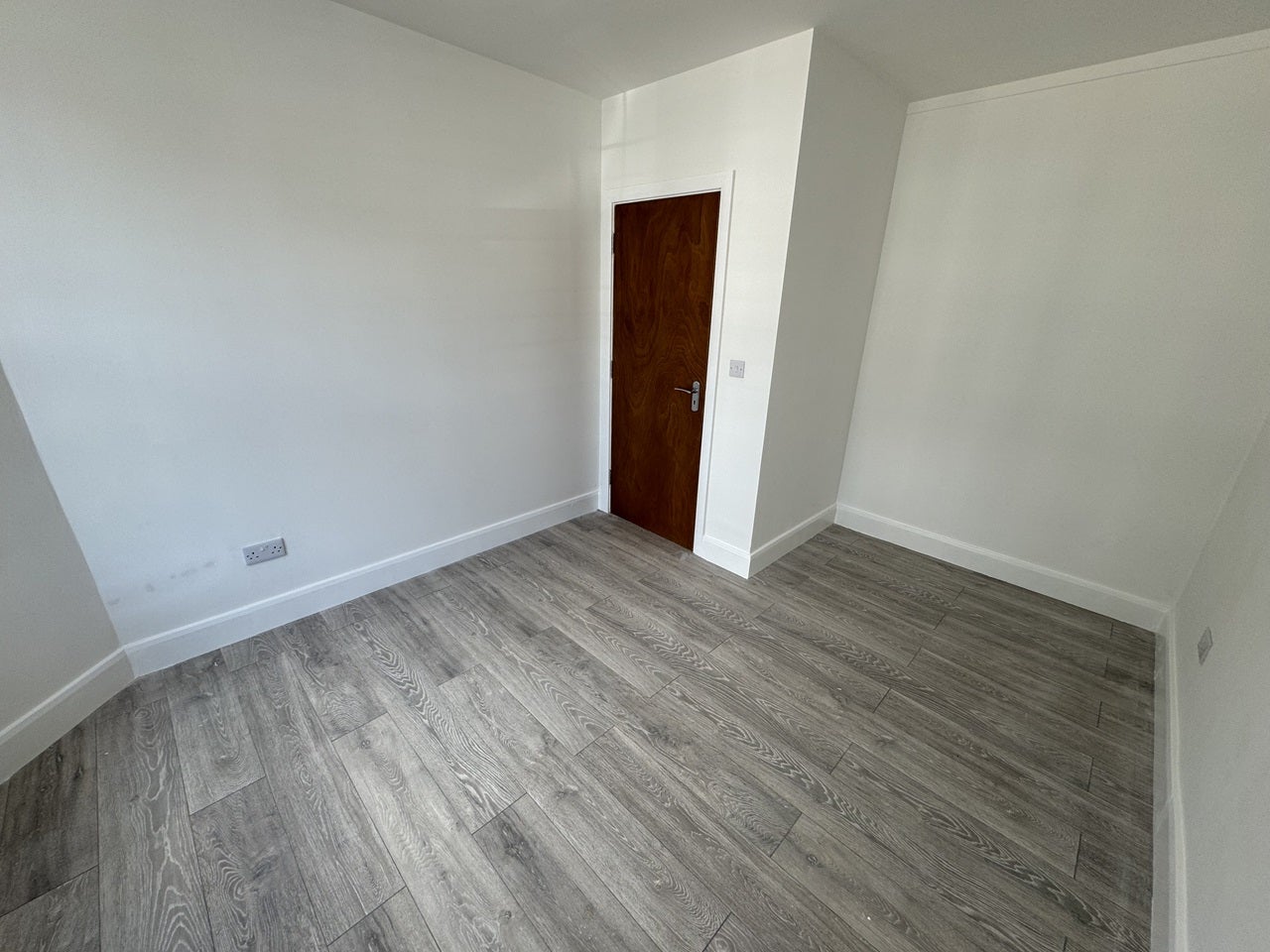 Flat Lewis Road in Greater London