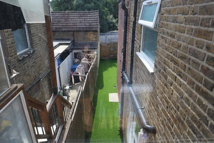 Flat Manor Lane in Greater London