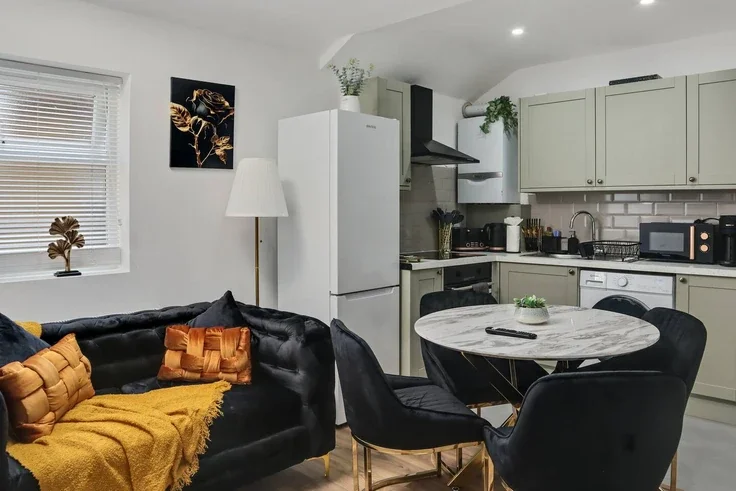Flat Manor Lane in Greater London