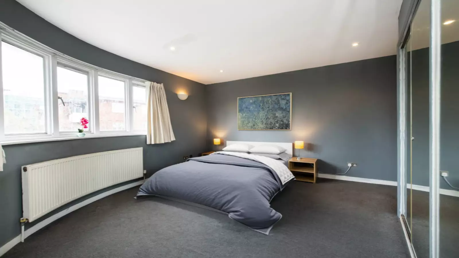 Room King's Road in Greater London
