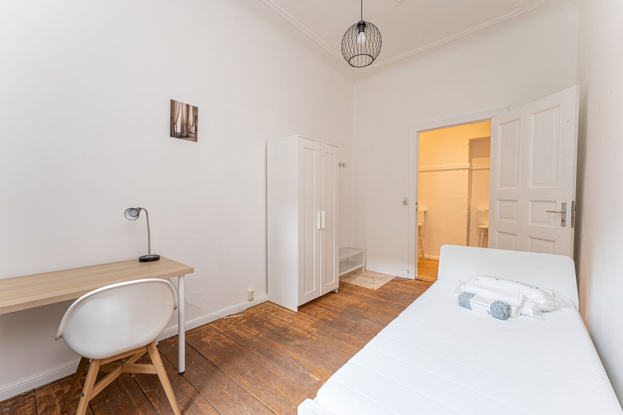 Zimmer Gabriel-Max-Straße in Berlin