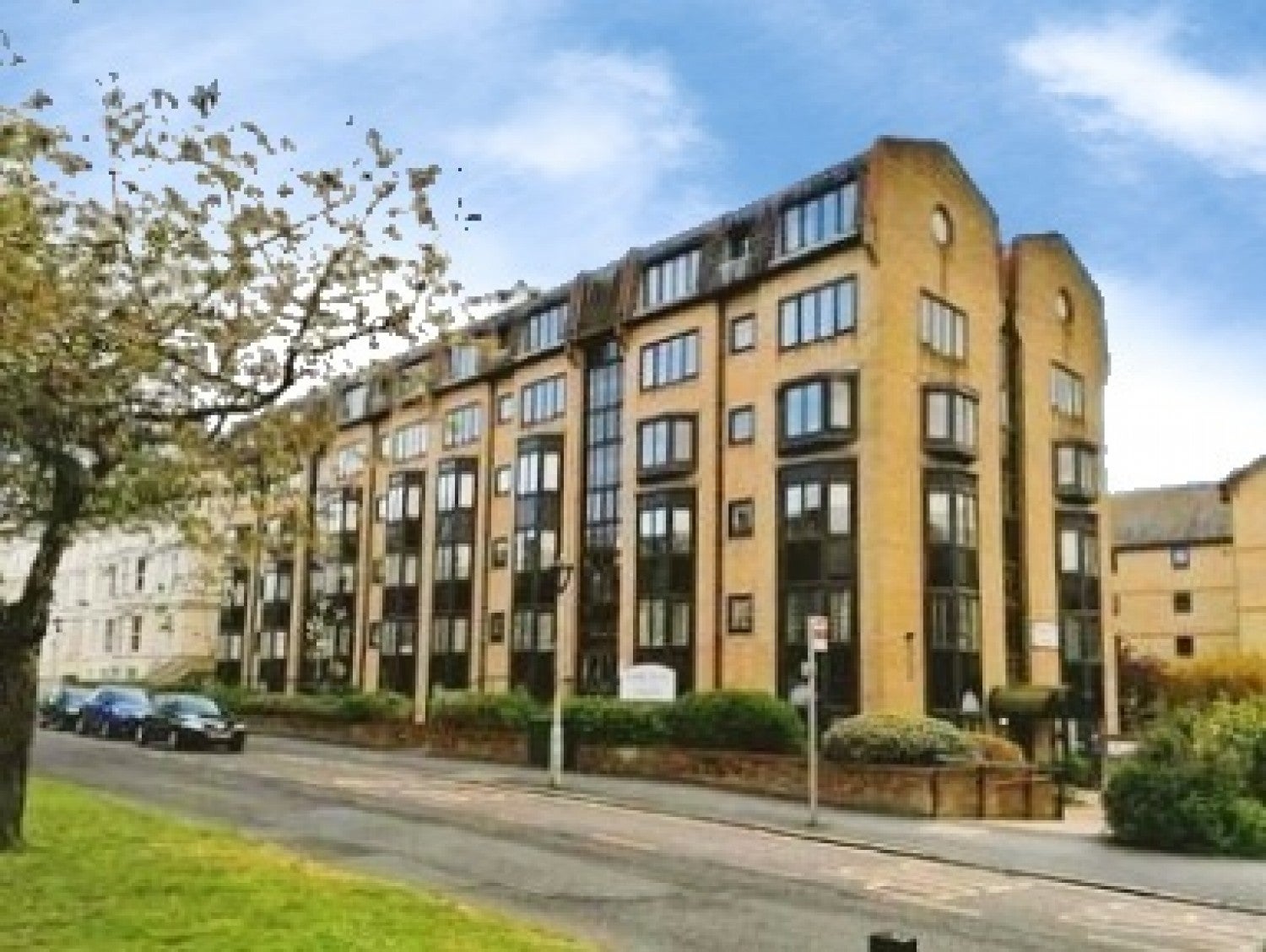 Flat Castle Hill Avenue in Folkestone and Hythe District