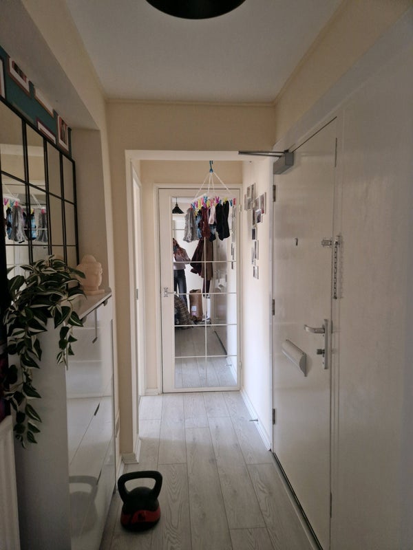 Flat Carnoustie Drive in Greater London