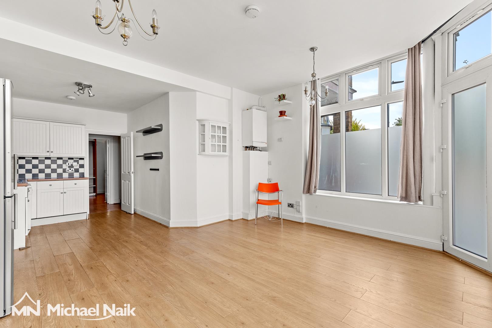 Flat Palatine Road in Greater London