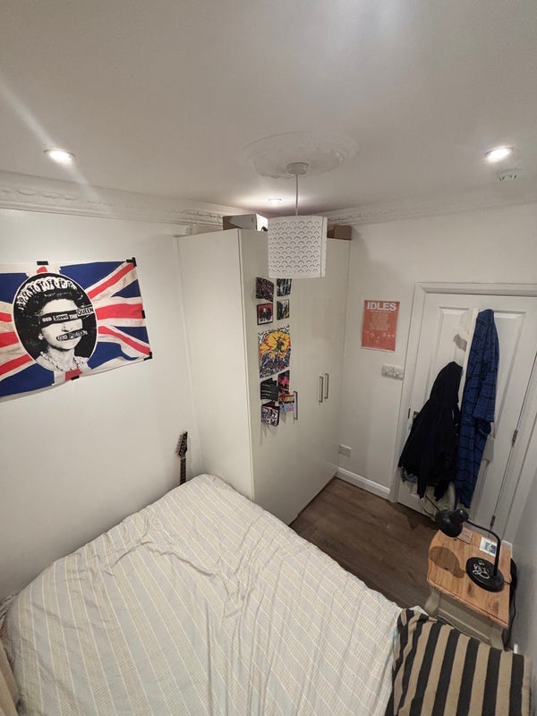 Flat Little Ealing Lane in Greater London
