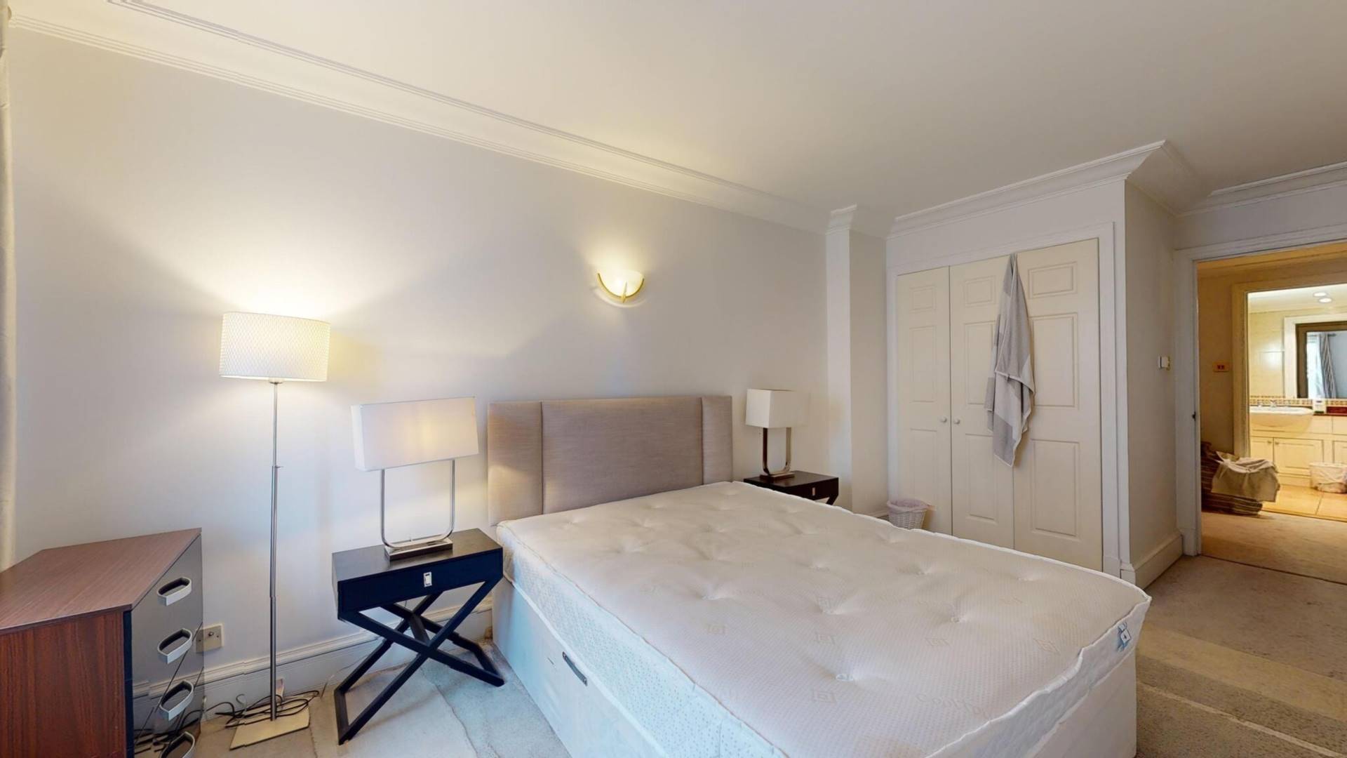 Flat Wrights Lane in Greater London