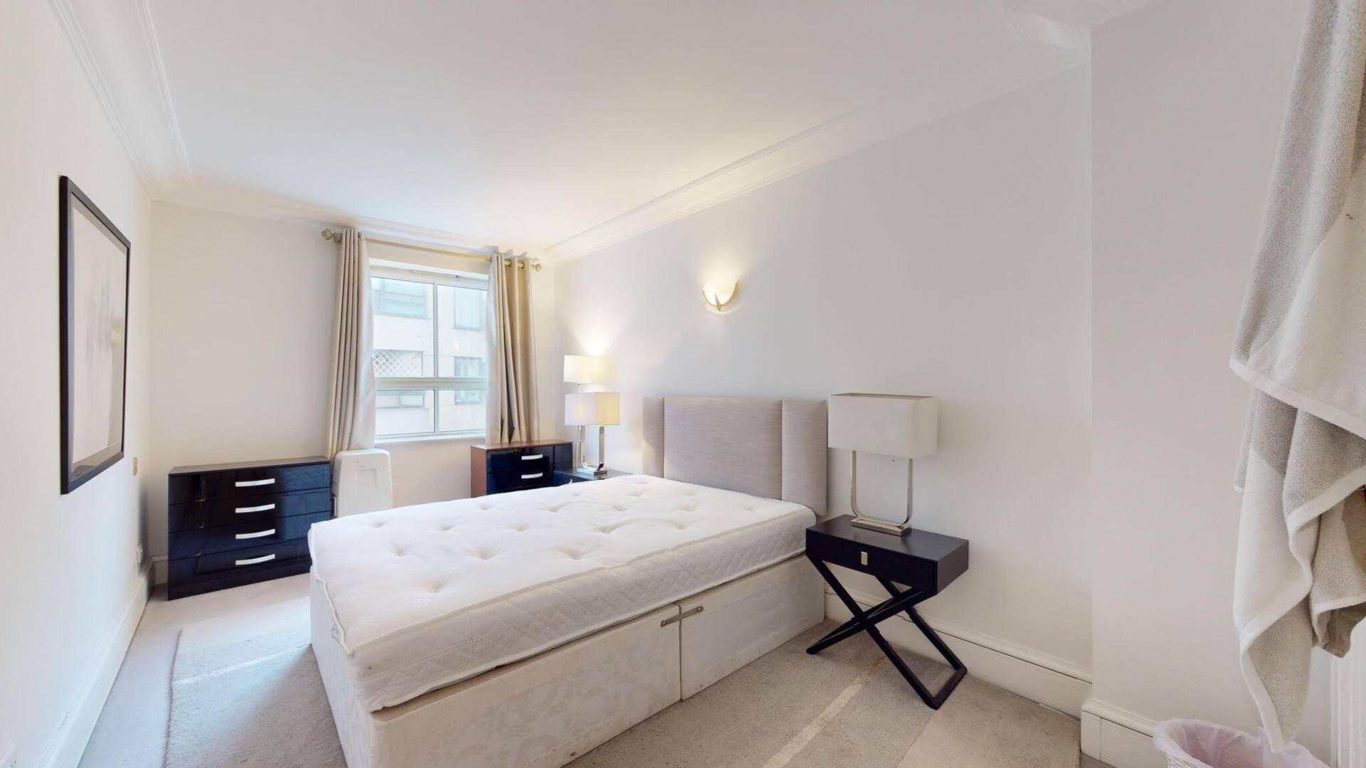 Flat Wrights Lane in Greater London