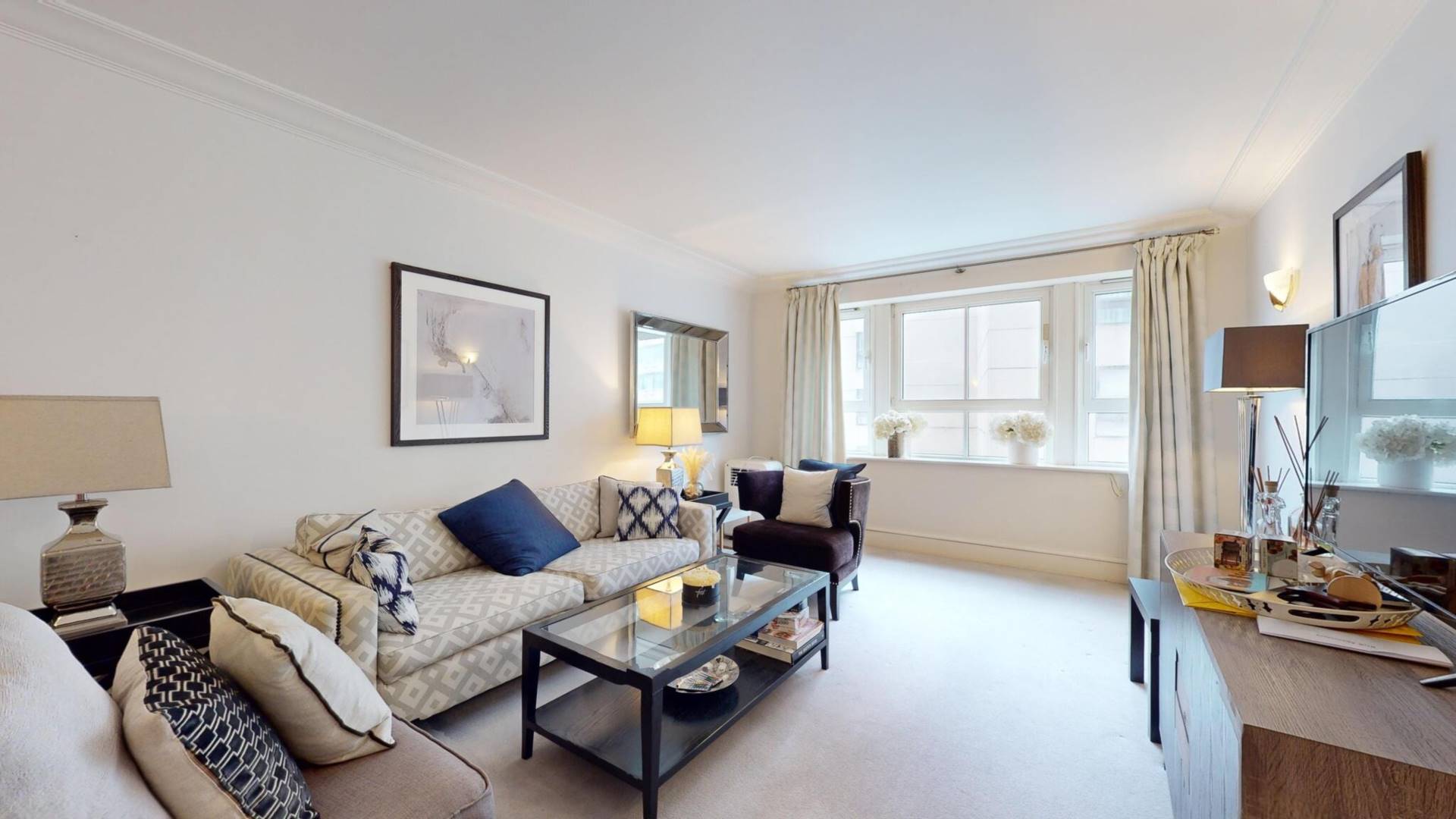 Flat Wrights Lane in Greater London