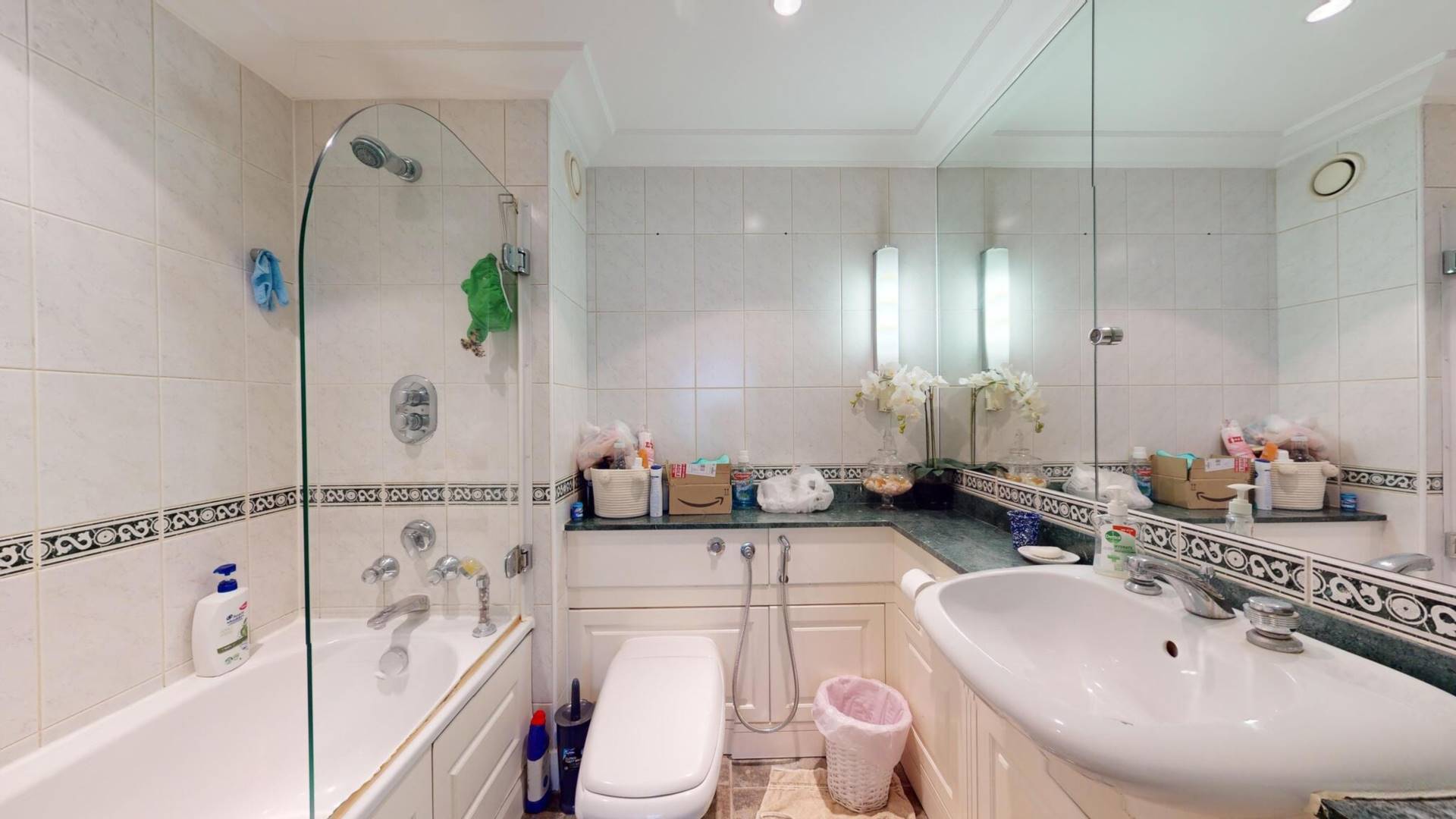Flat Wrights Lane in Greater London