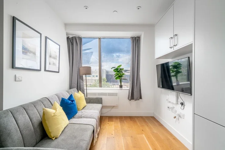 Flat Victoria Road in Greater London