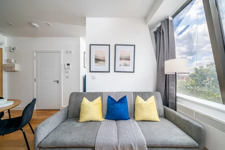 Flat Victoria Road in Greater London