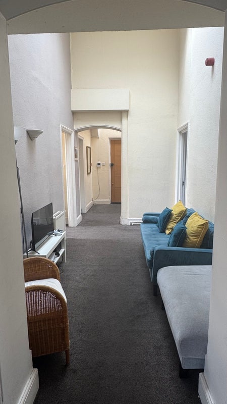 Room Queensway in City of Westminster