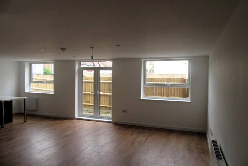 Flat Baxter Avenue in Southend-on-Sea