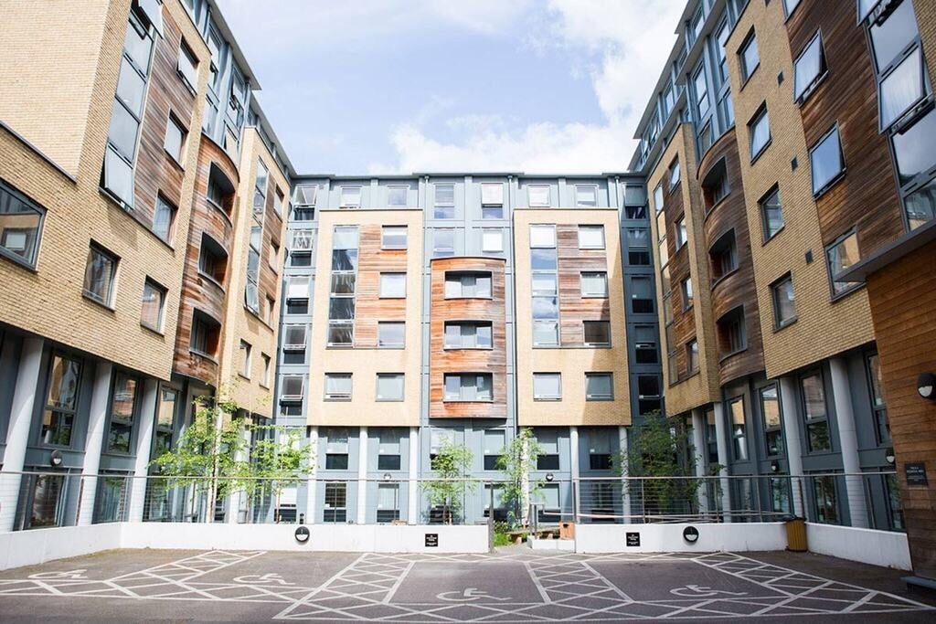 Flat Market Road in Greater London