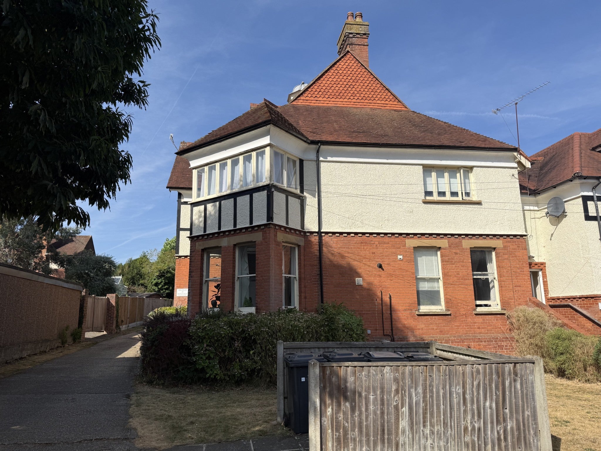 Flat Cranley Road in Guildford