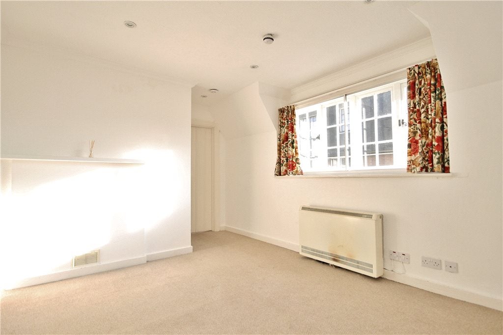 Flat Portsmouth Road in Guildford