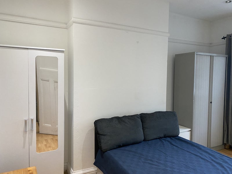 Room Old Oak Road in Greater London