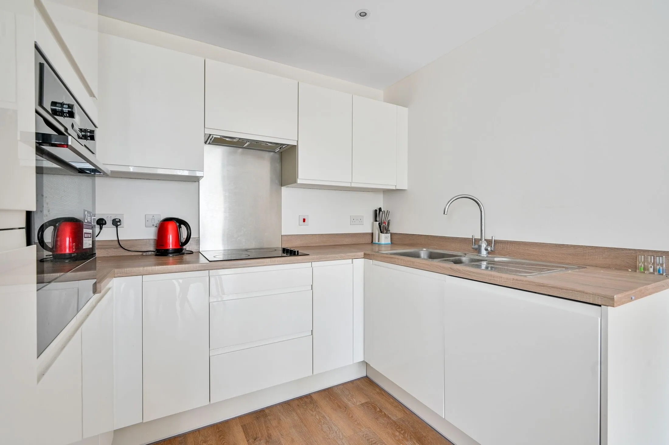 Flat Station View in Guildford