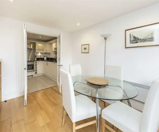 Flat Vauxhall Bridge Road in City of Westminster