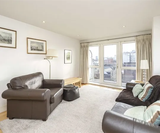Flat Vauxhall Bridge Road in City of Westminster