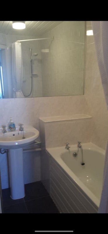 Room Robertson Avenue in City of Edinburgh