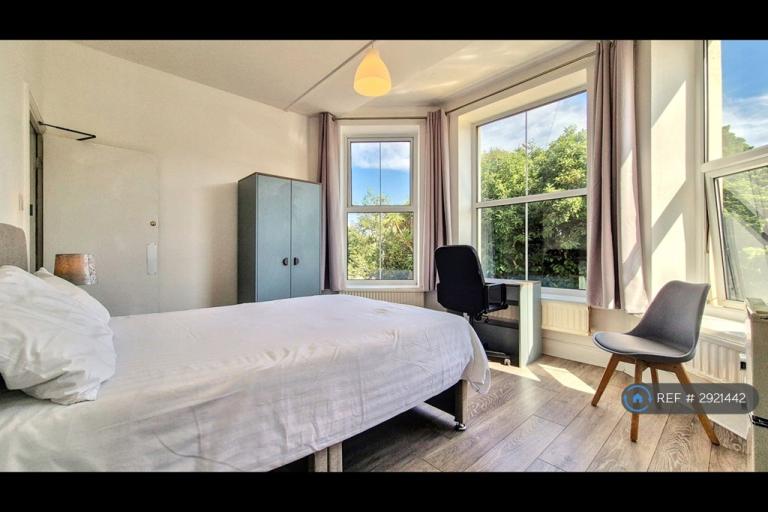 Room Garth Road in Bangor