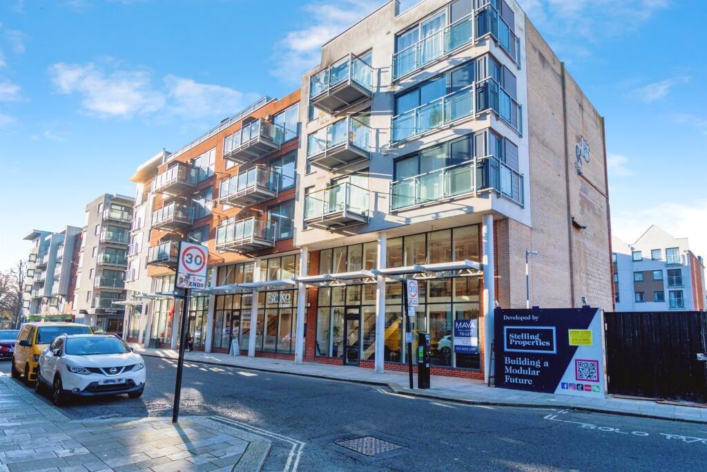 Flat High Street in Southampton