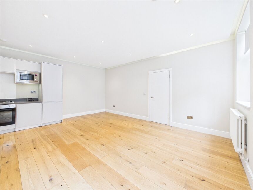 Flat Francis Road in Greater London