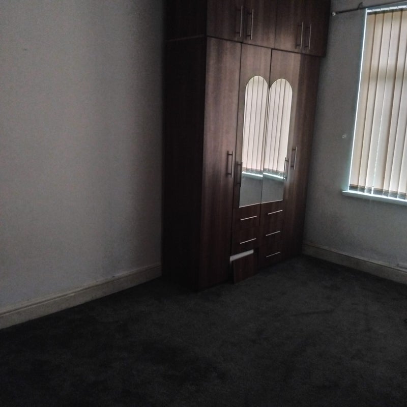 House Sandhurst Place in Leeds