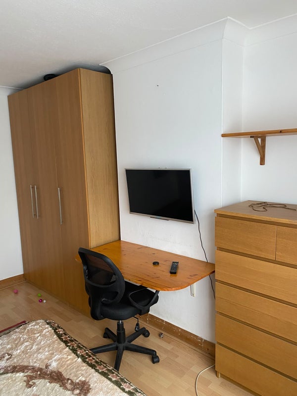 Room Salt Hill Avenue in Slough