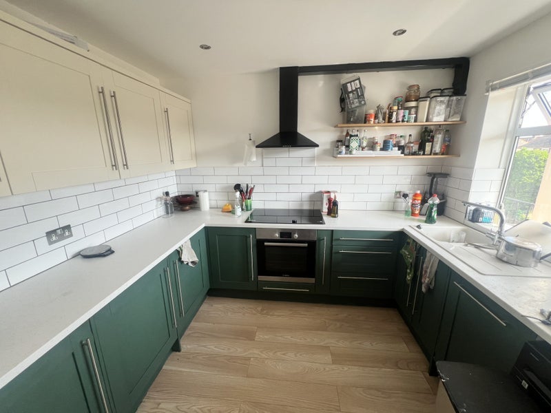 Flat Heathfield Road in Greater London