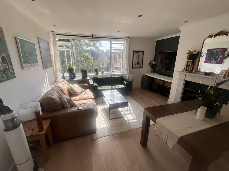 Flat Heathfield Road in Greater London