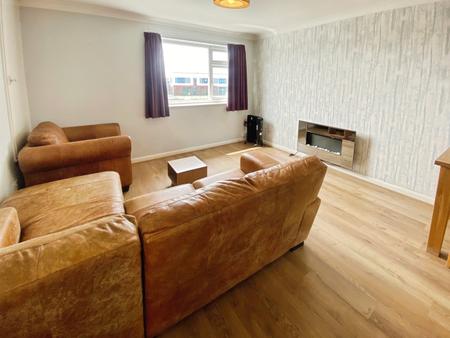 Flat New Beacon Road in South Kesteven